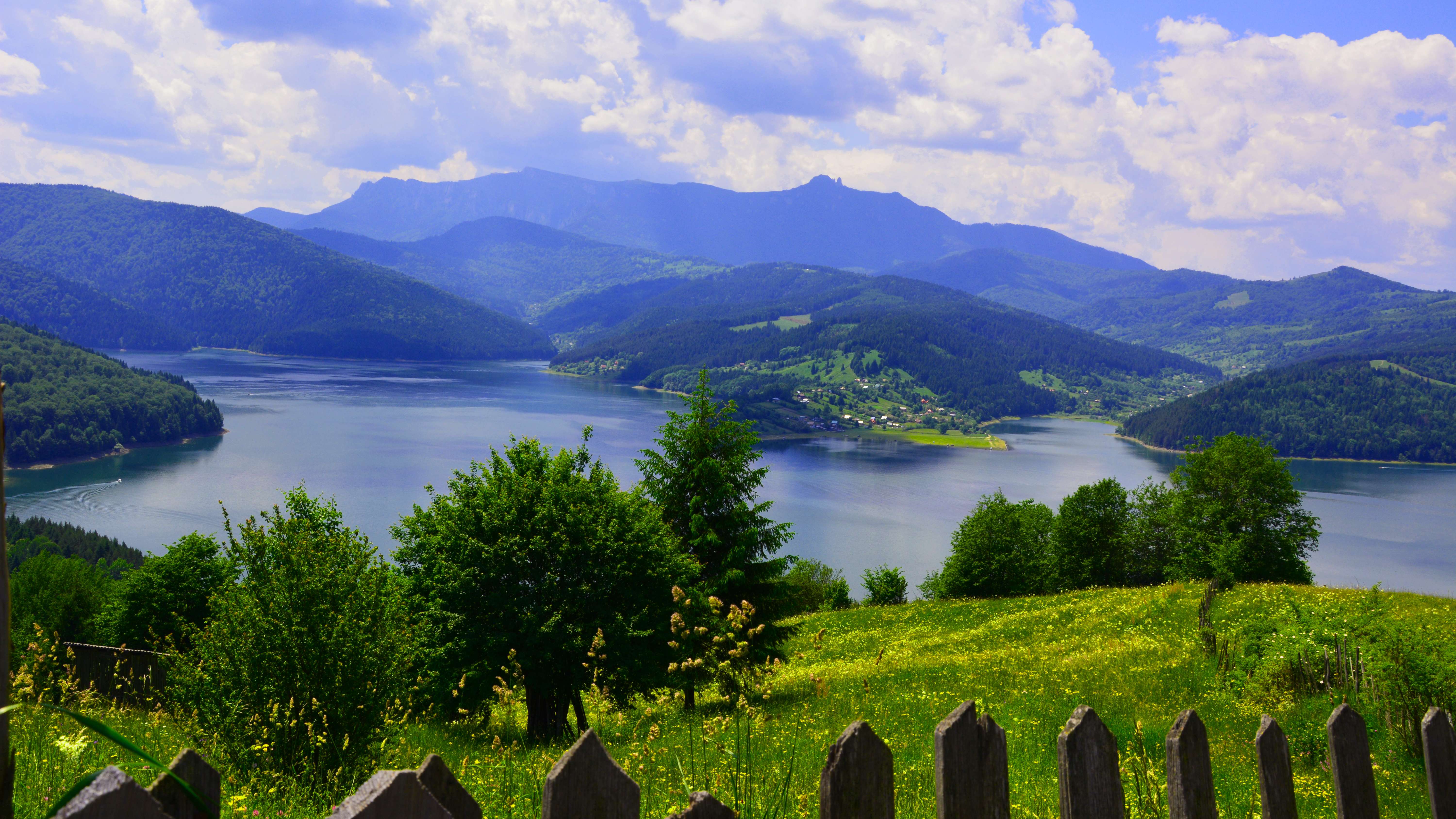 Lake Izvorul Muntelui